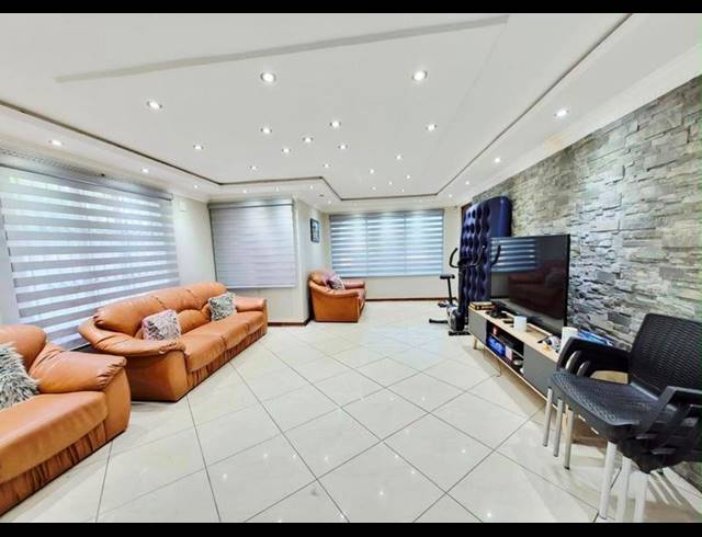3 BEDROOM HOUSE FOR SALE IN BRACKENHAM